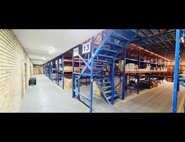 2,543M² WAREHOUSE FOR SALE IN OLIVEDALE